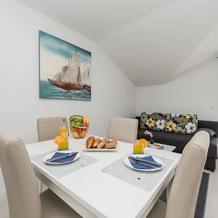 Hiperion Apartment *
